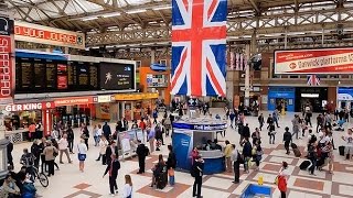 A Walk Through The London Victoria Station London England [upl. by Anoved]